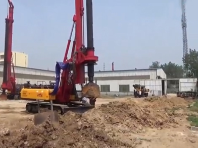 現(xiàn)場為四川客戶演示筒鉆打樁